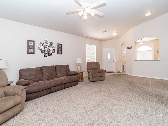 4th image of 423 Chalet Dr