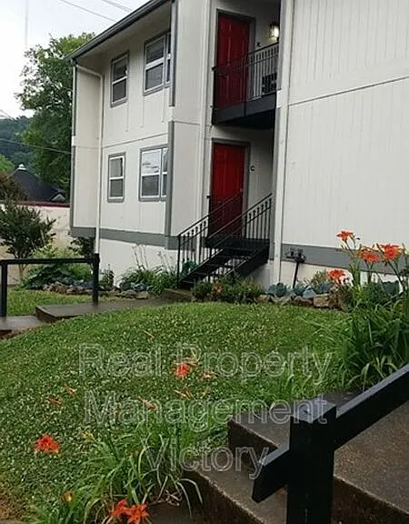 1171 16th Ave S #E — Photo 1