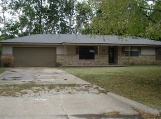 906 Sky Harbor Cir, Miami, OK 74354