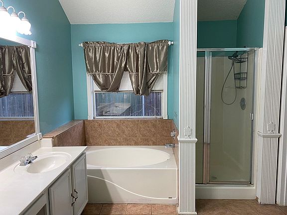 3rd image of 5921 Hillview Dr