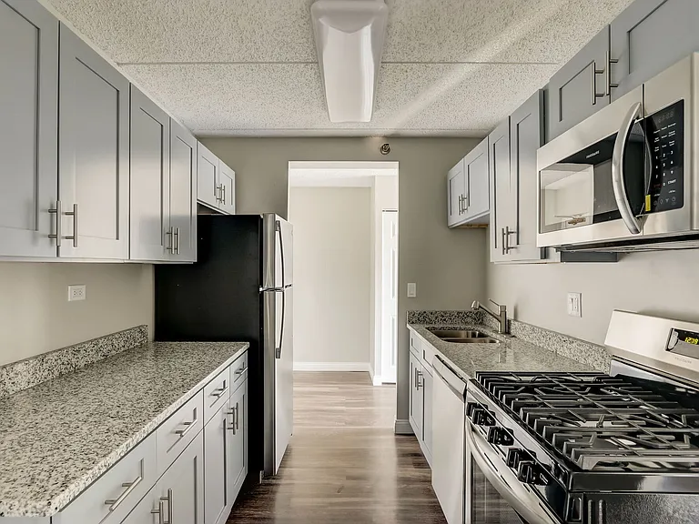 Bartlett Court Apartments — Photo 60