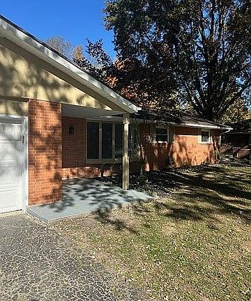 4th image of 1947 Woodcliffe Dr