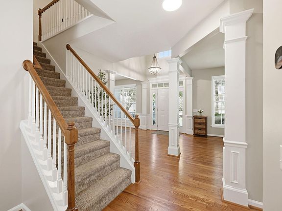 5th image of 729 Hillsford Ln