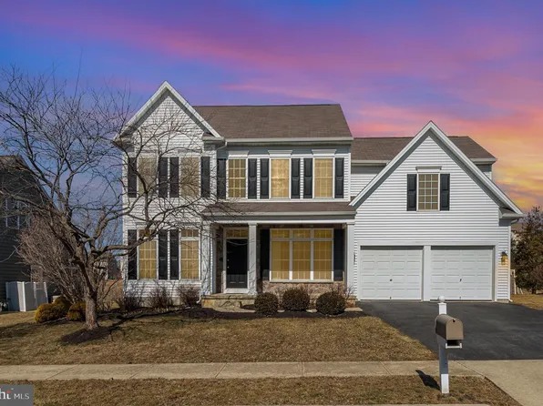 2243 Flintlock Dr, Hummelstown, PA 17036