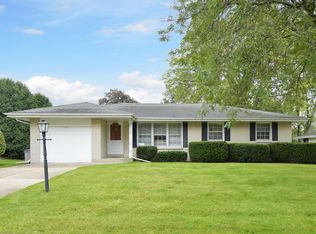 5353 Lakeview Dr, Greendale, WI 53129