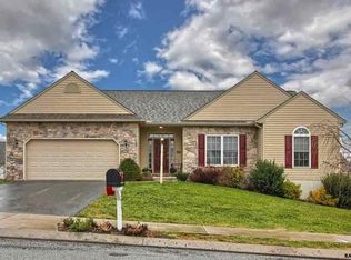 395 Silver Maple Ct, Mount Wolf, PA 17347