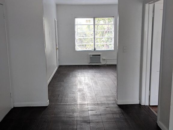 4th image of 725 Lenox Ave #6