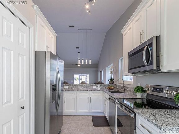 3rd image of 1810 Waterford Dr APT 8