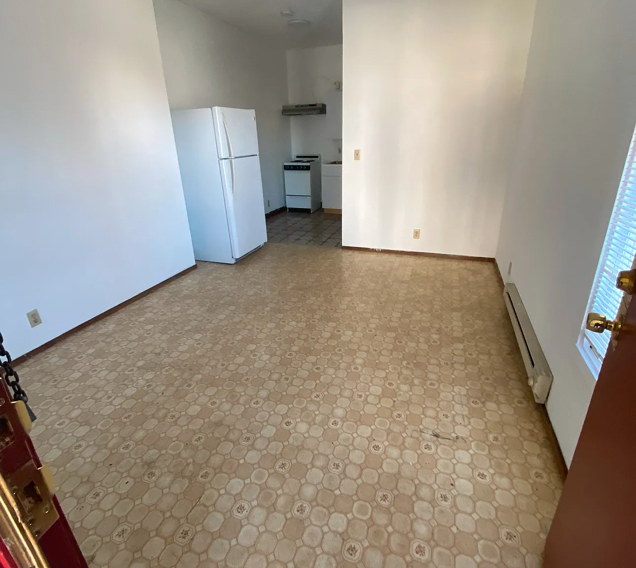 Studio, $1,900 — Photo 1