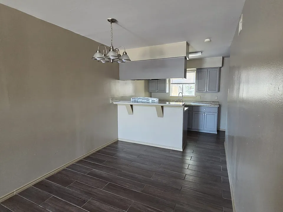 605 E Bustamante St #12