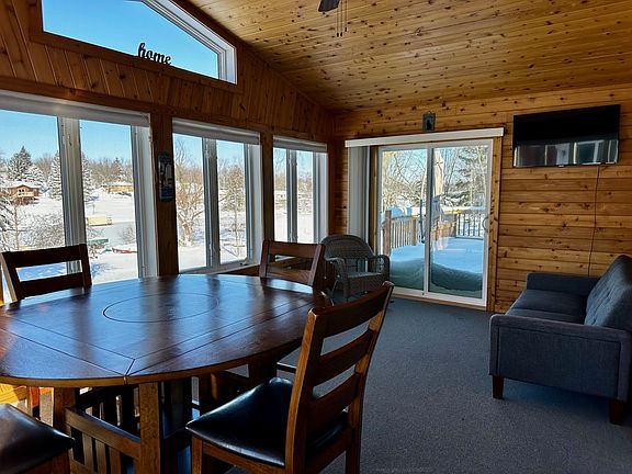 All Season's room with panoramic view of the lake