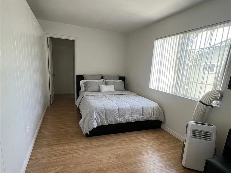 999 Valencia St #4 — Photo 7