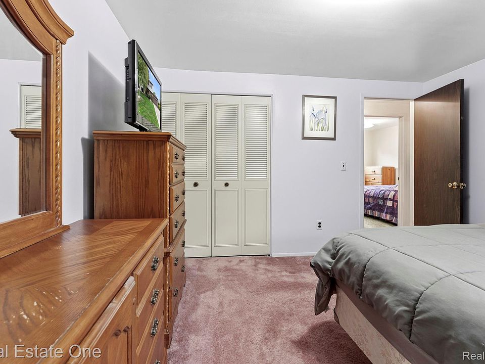 23359 Port St, photo 19