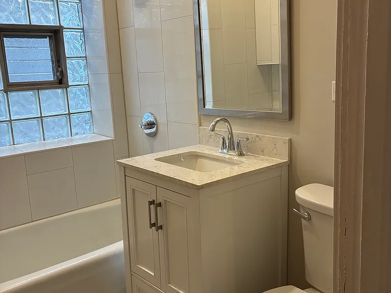 4053 W Waveland Ave #TOP FLOOR — Photo 7