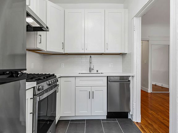3rd image of 920 Leavenworth St APT 101