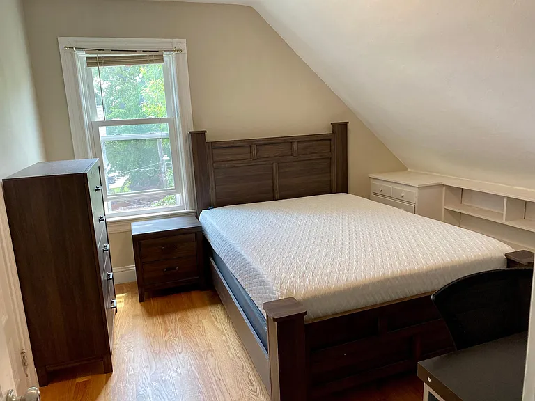 Bedroom w Queen bed, side table, dresser