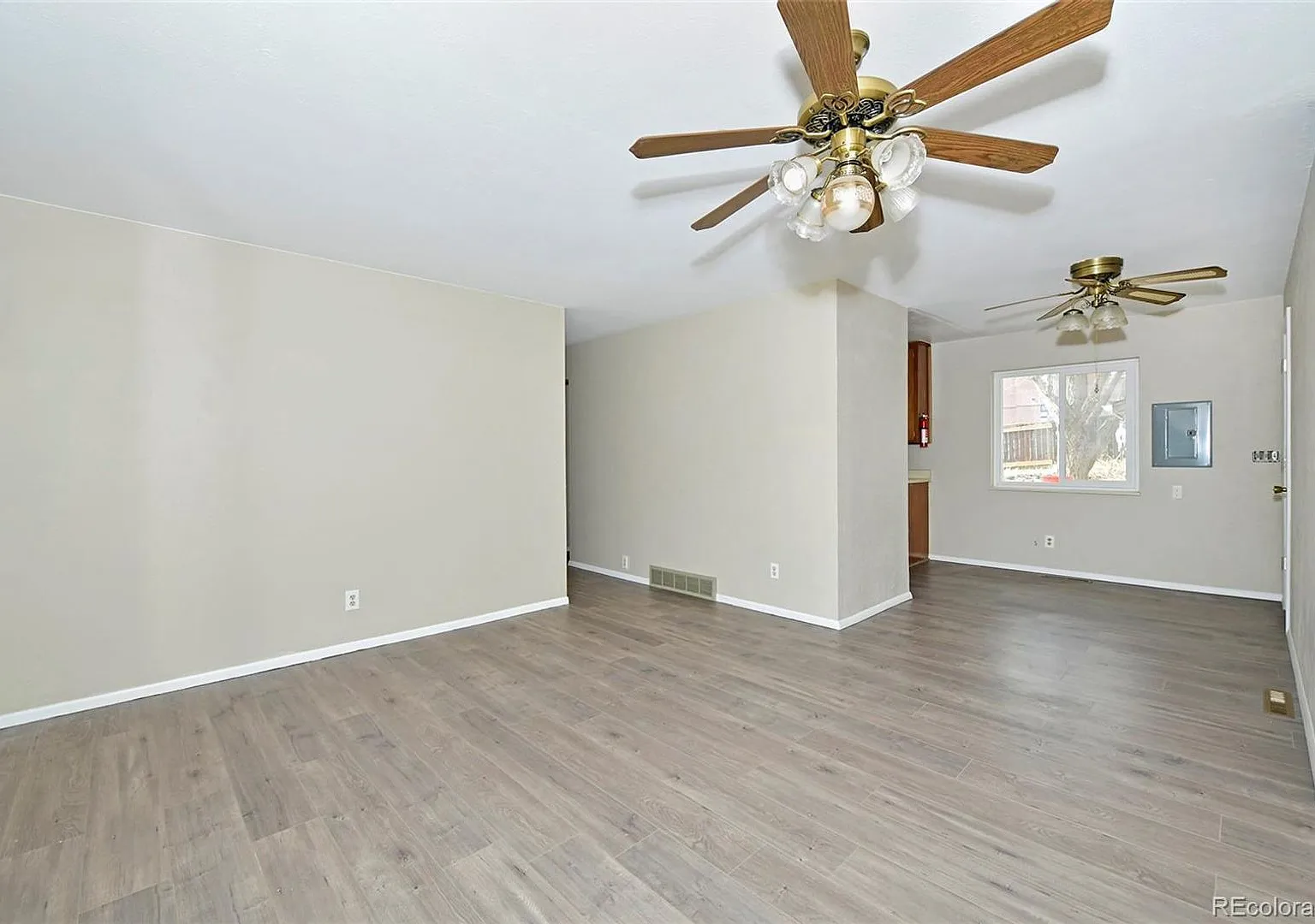 Great house near UCCS with 2x kitchen and 2x laundry! — Photo 4