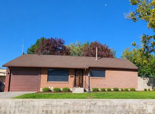9506 S Garnet Dr, Sandy, UT 84094