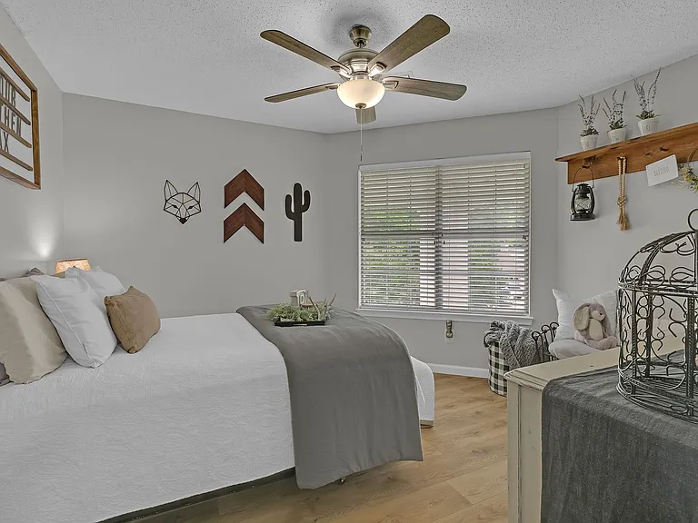 805 Vantage Ct — Photo 27