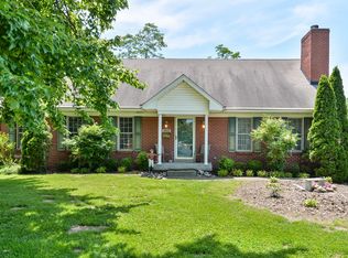 1802 Wesley Ave, Hurstbourne Acres, KY 40220