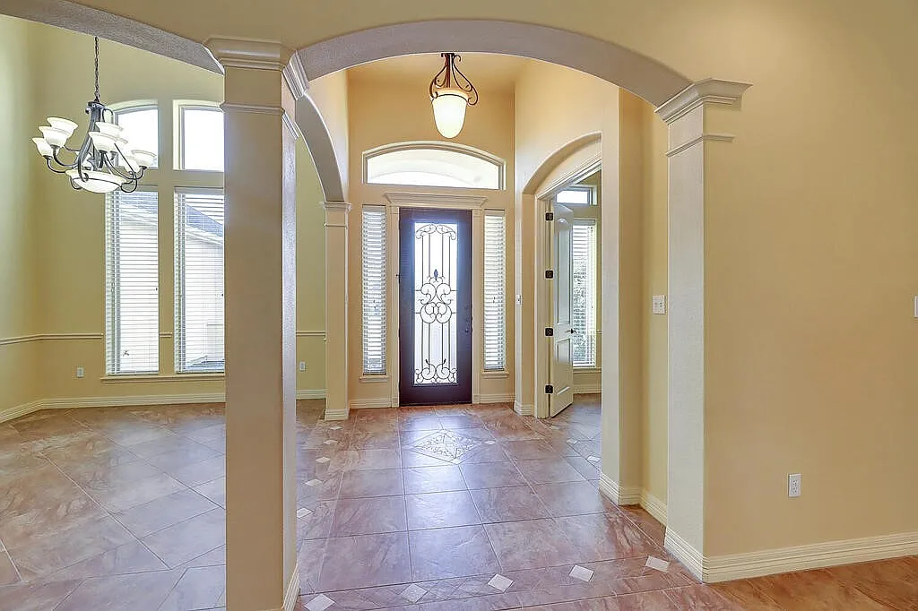 3 bed, 2.5 bath, 2577 sqft, $3,345 — Photo 4
