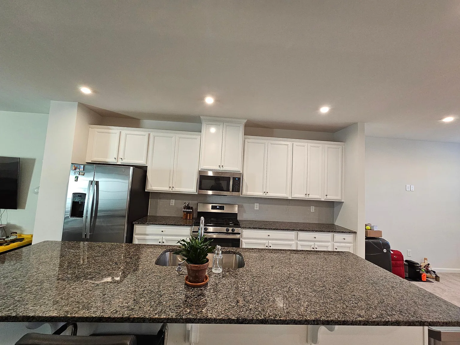 3 bed, 2.5 bath, 1848 sqft, $1,894 — Photo 2
