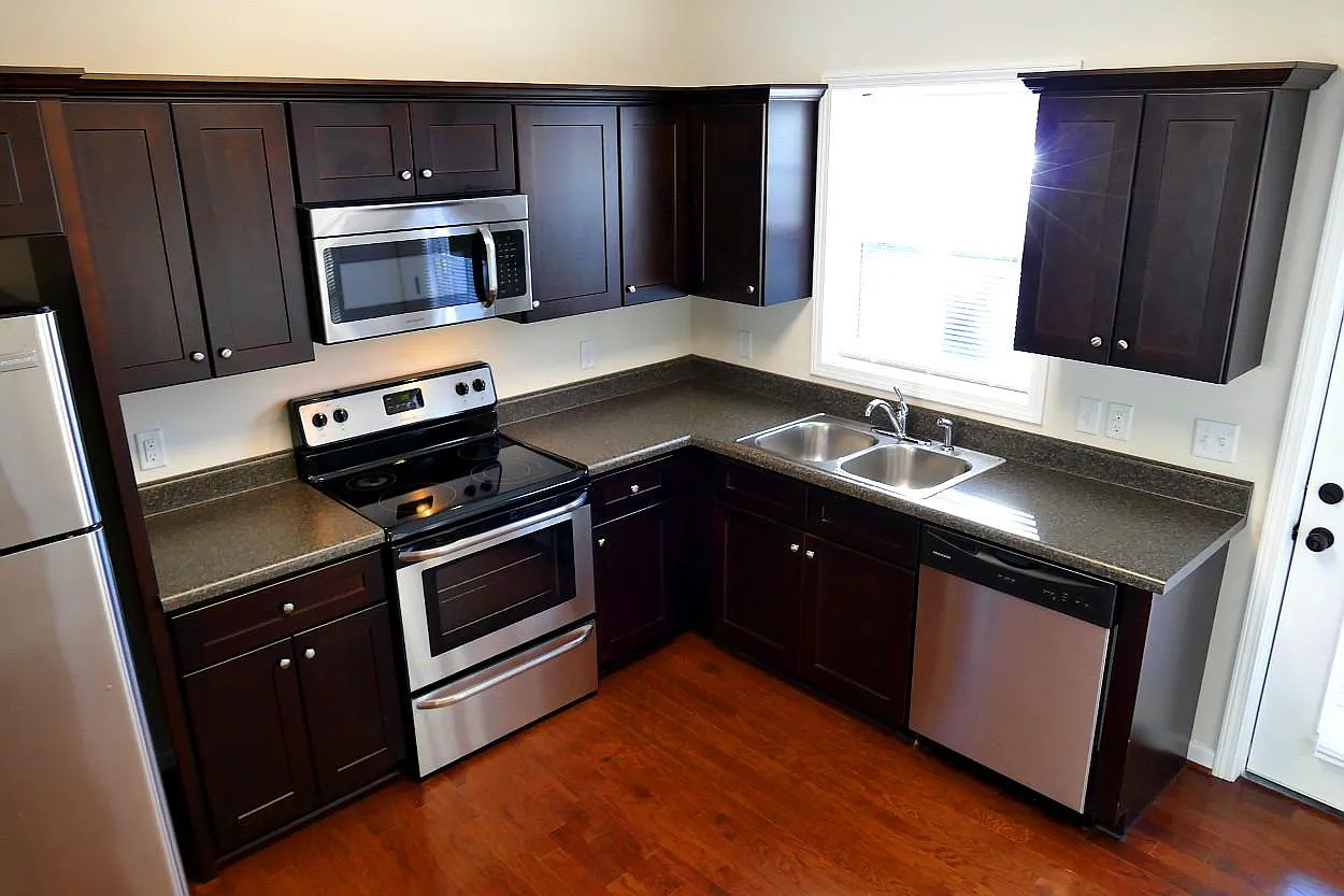 2 bed, 2.5 bath, 1120 sqft, $1,400 — Photo 4