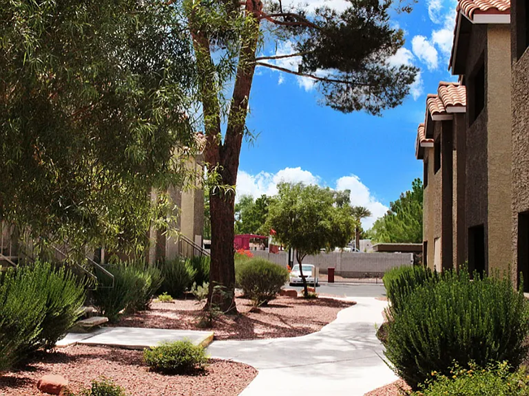 Mandalay Bay Apartments — Photo 31