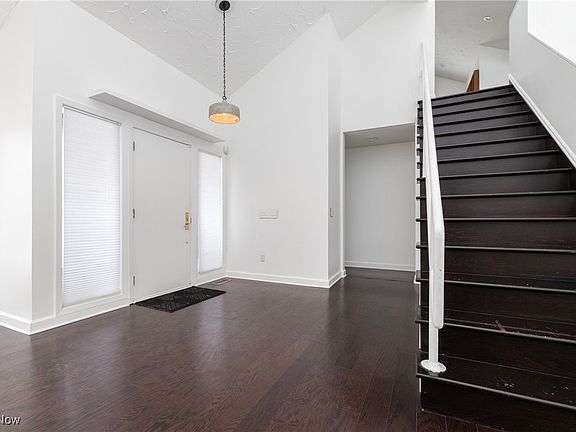 3rd image of 4050 Hemlock Cir