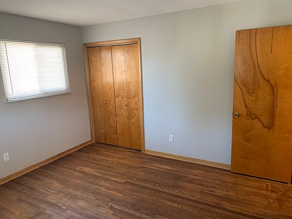 4th image of 897 Fess Ave