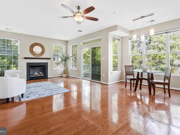 4200 Mozart Brigade Ln APT W, Fairfax, VA 22033