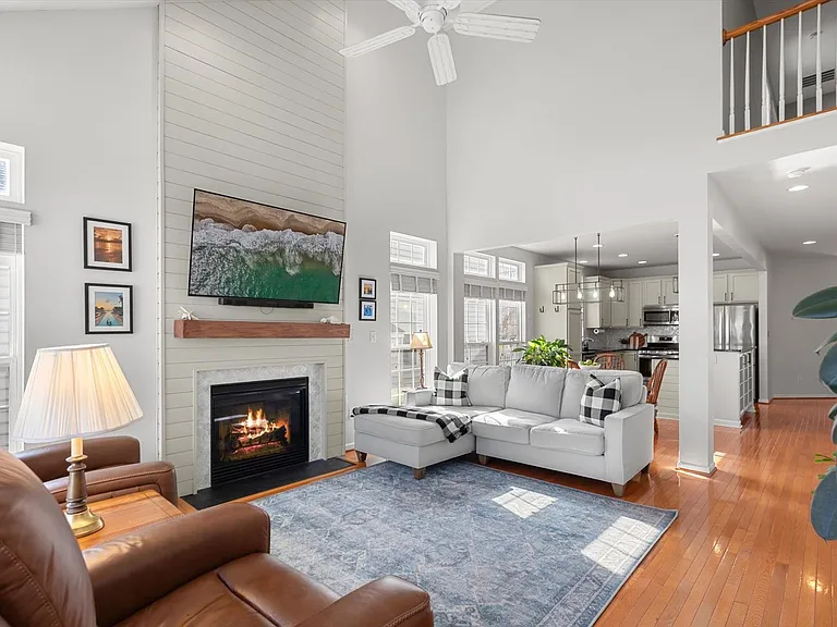 301 Adelaide Dr — Photo 21