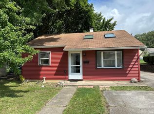 916 Harriet Ave, Aurora, IL 60505