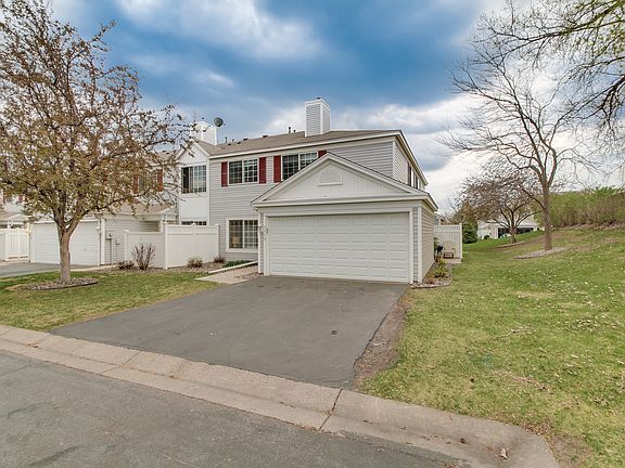 End unit with private side yard