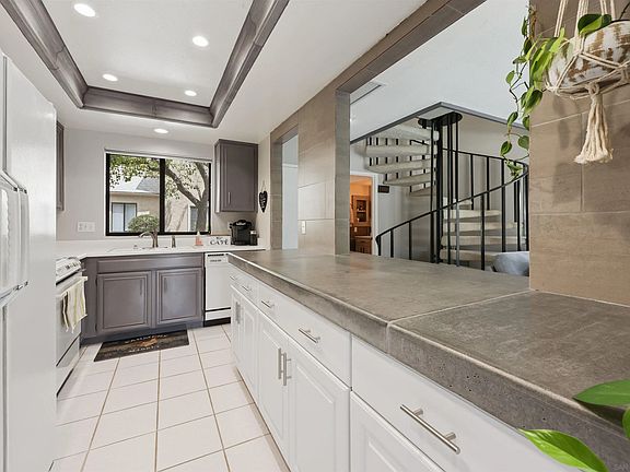 4th image of 23621 Country Villa Rd