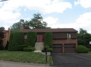 27 Rushmore Dr, Pittsburgh, PA 15235