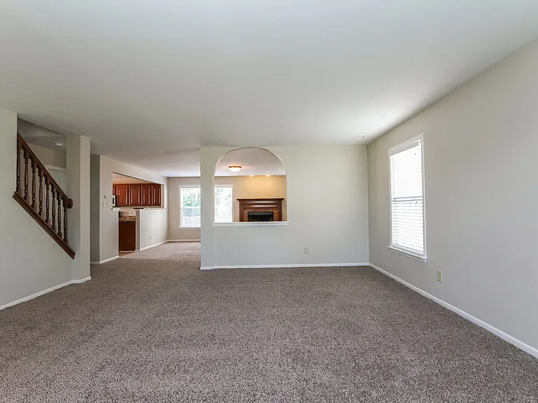 10718 Pavilion Dr — Photo 4
