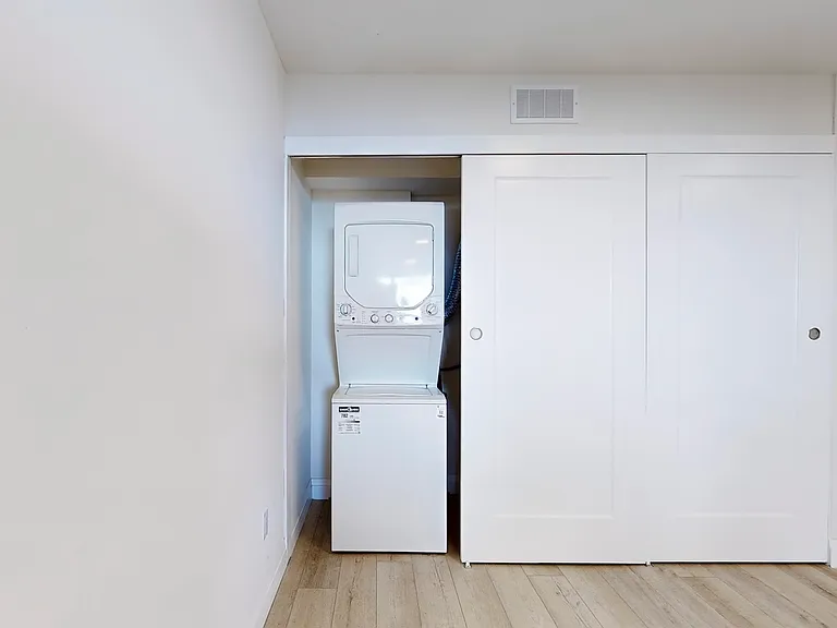 675 Martin Grove Rd — Photo 19