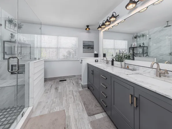 127 Landing Dr, Deptford, NJ 08096