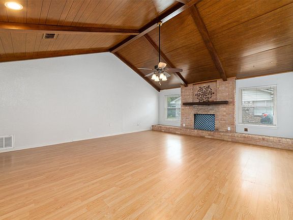 3rd image of 218 Black Forest Dr