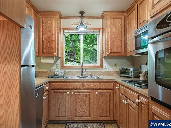 4th image of 2215 NW Circle Blvd