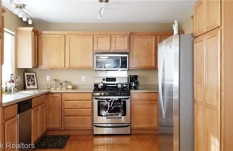 4452 Jordan Dr — Photo 5