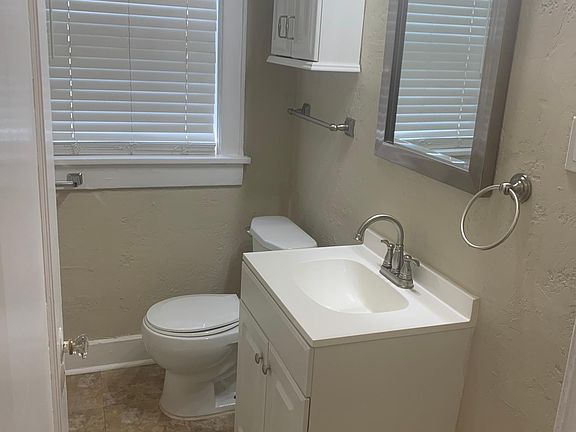 5th image of 2617 N Hudson Ave #1