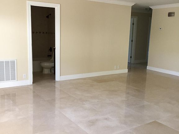 5th image of 633 Solar Isle Dr #1