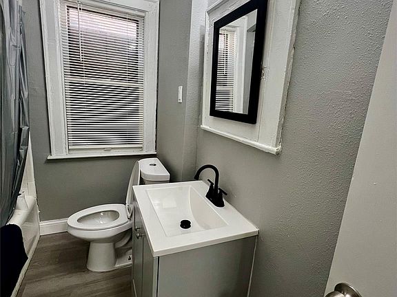 5th image of 2979 Clements St