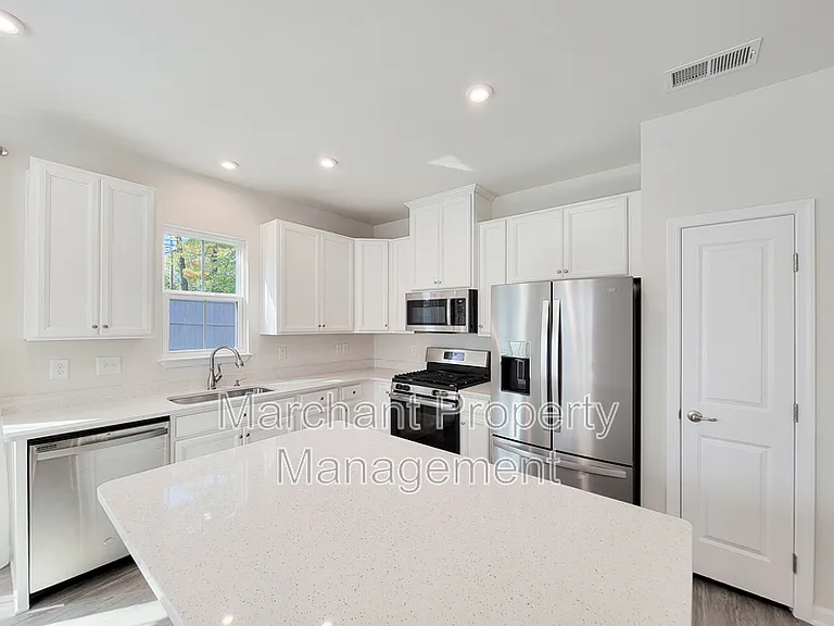 111 Marthawood Ln — Photo 14