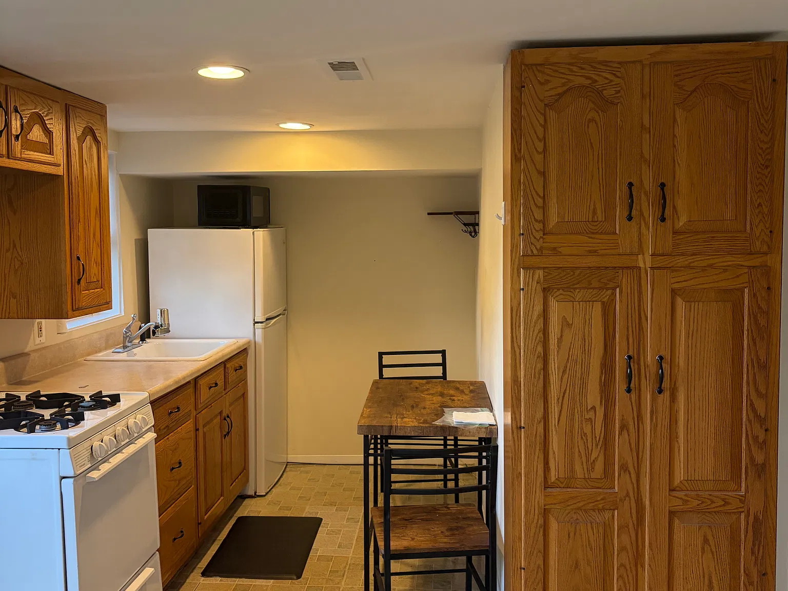Forest Ct, Huntington — Photo 2