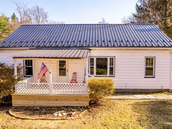 10 Hunter Ln, Lock Haven, PA 17745