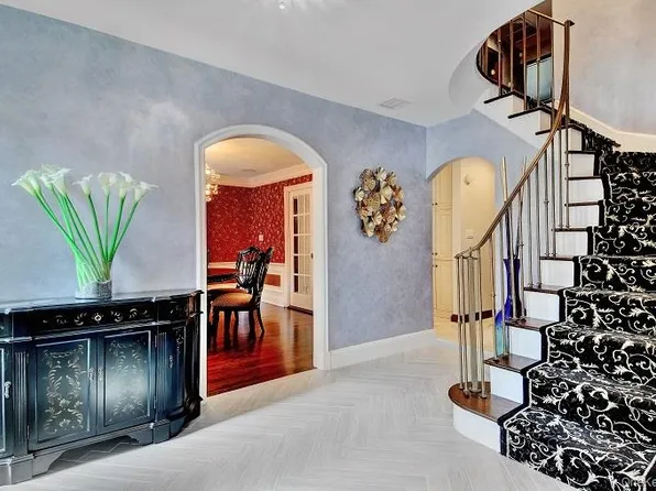 15 Hilltop Drive, Manhasset, NY 11030