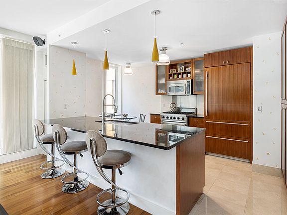 3rd image of 250 E 53rd St APT 507